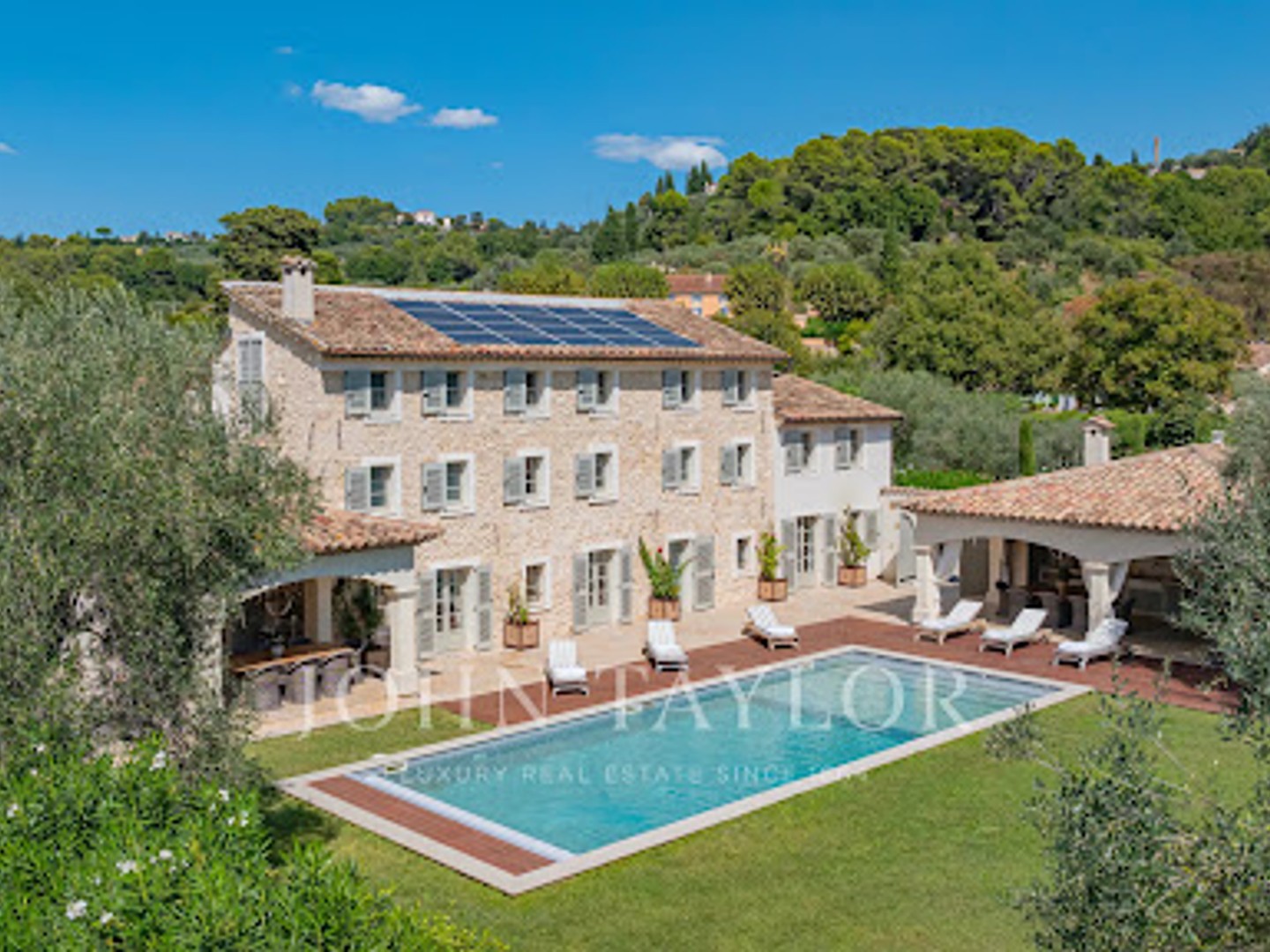 Maison 8 pièces 317 m²