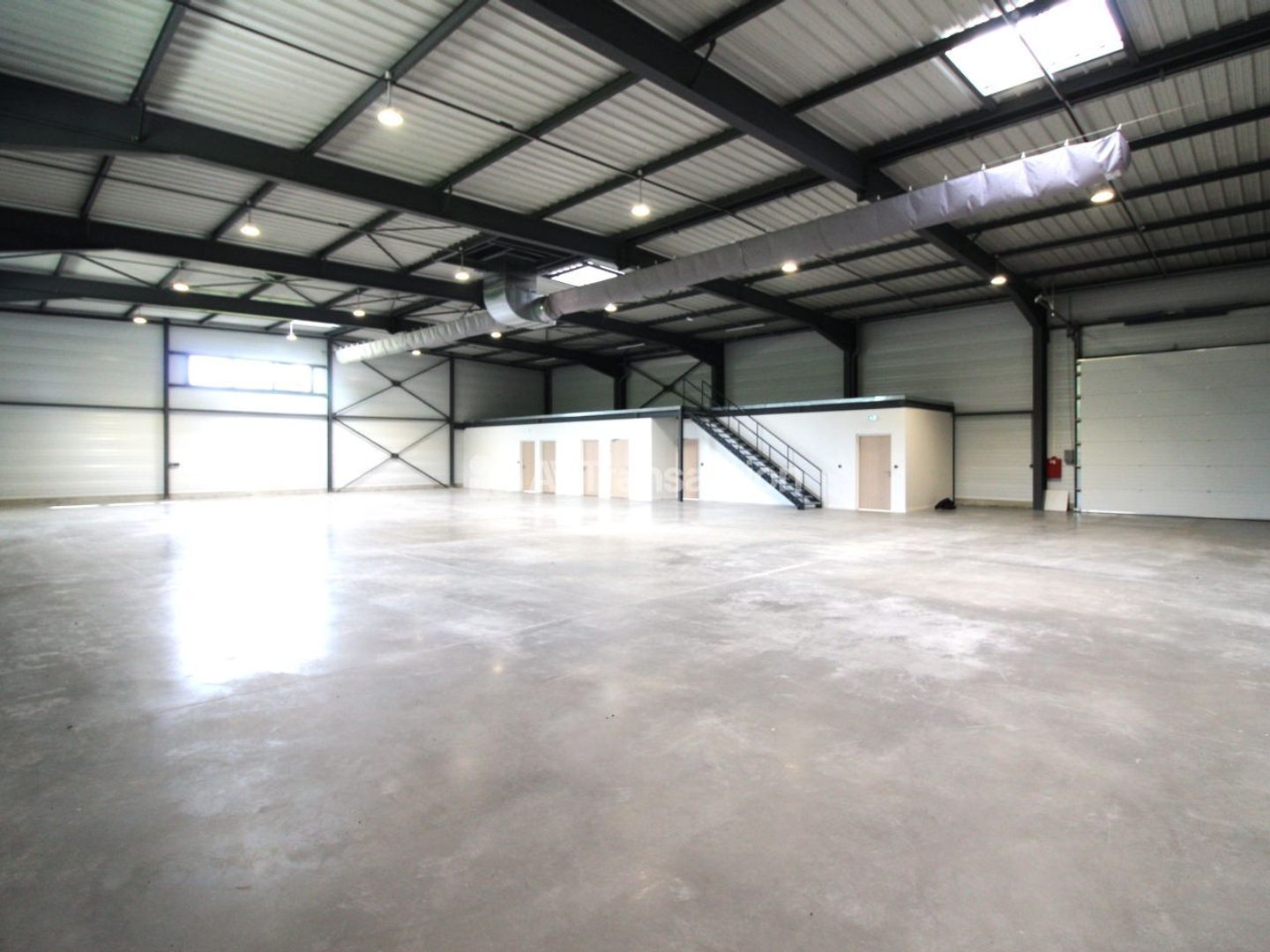 Autre à vendre - 684m2 - Aoste (38490)