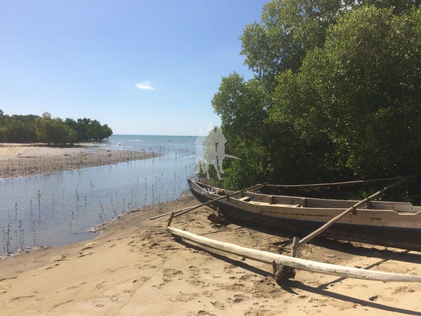 TERRAIN CONSTRUCTIBLE 200 HECTARES BORD DE MER  MADAGASCAR