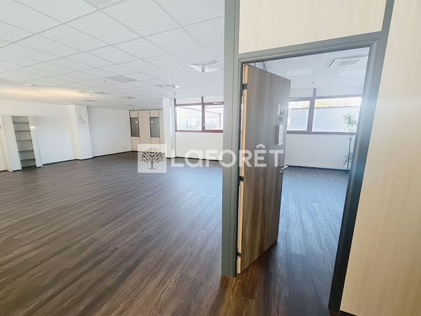 Local 820 m²