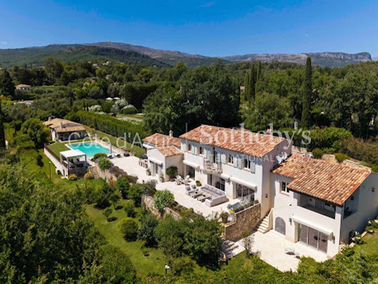 Villa 10 pièces 390 m²