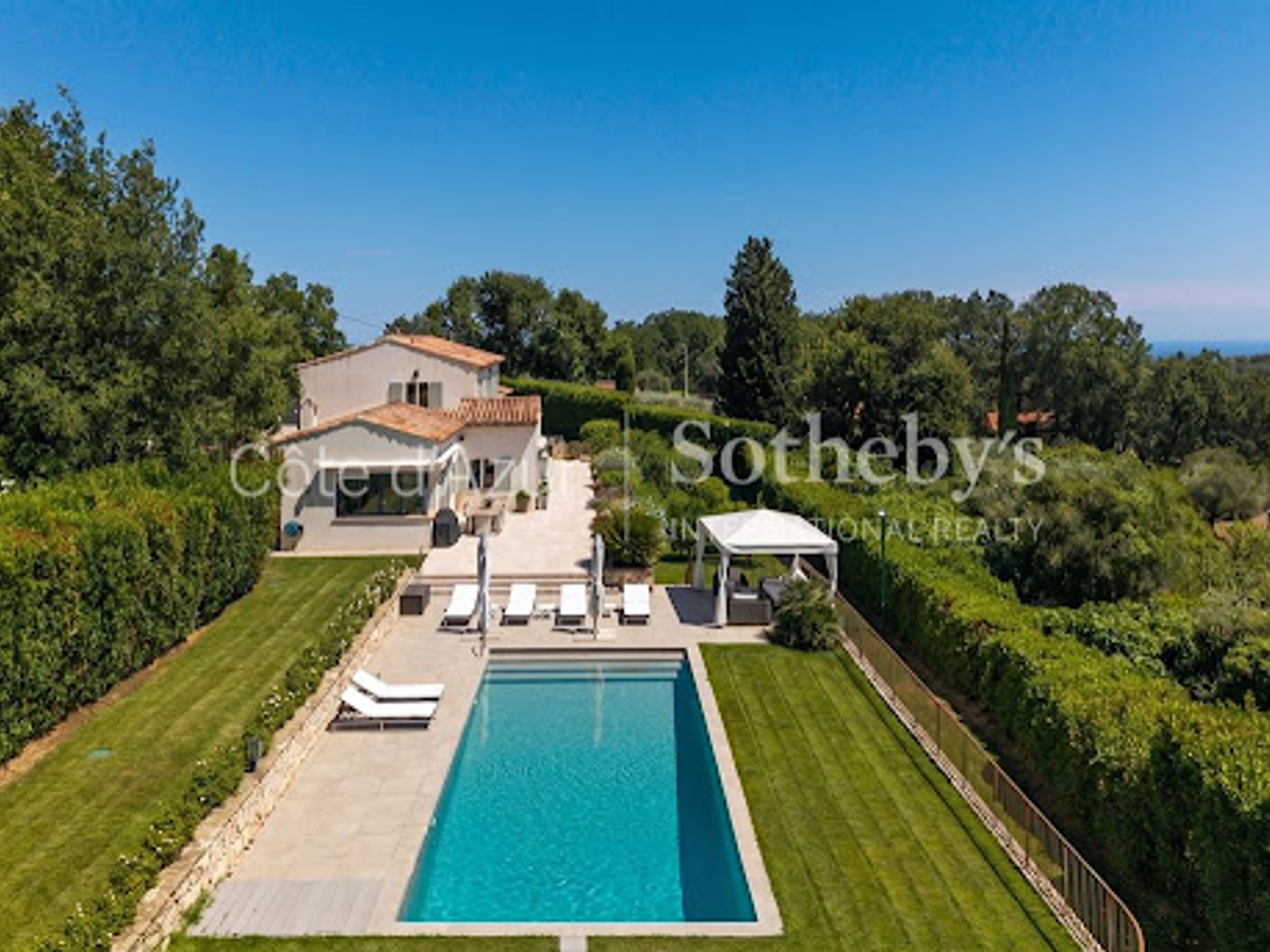 Maison à vendre - 10 pièces - 390m2 - Châteauneuf-Grasse (06740)