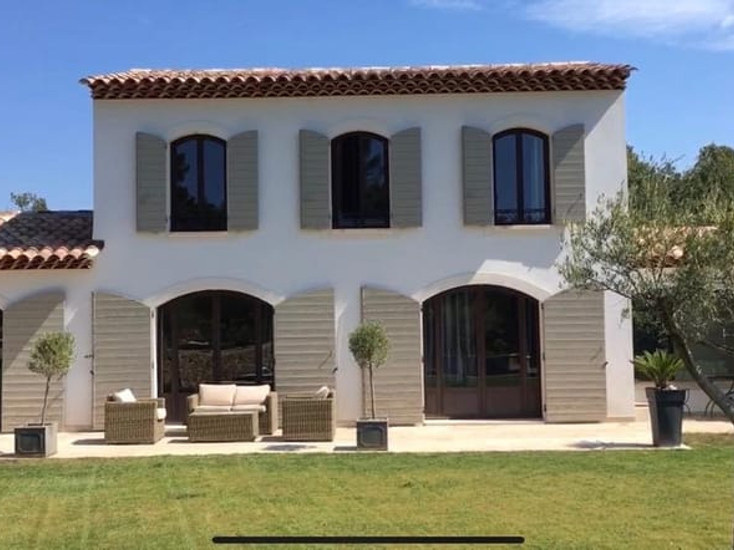 Maison à vendre - 6 pièces - 238m2 - Besse-Sur-Issole (83890)
