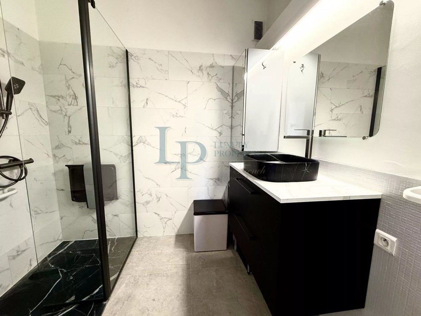 Appartement à vendre - 2 pièces - 61m2 - Antibes (06600)