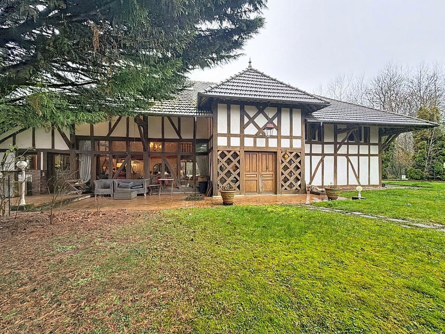 MAISON DE CARACTERE DE 327M2
