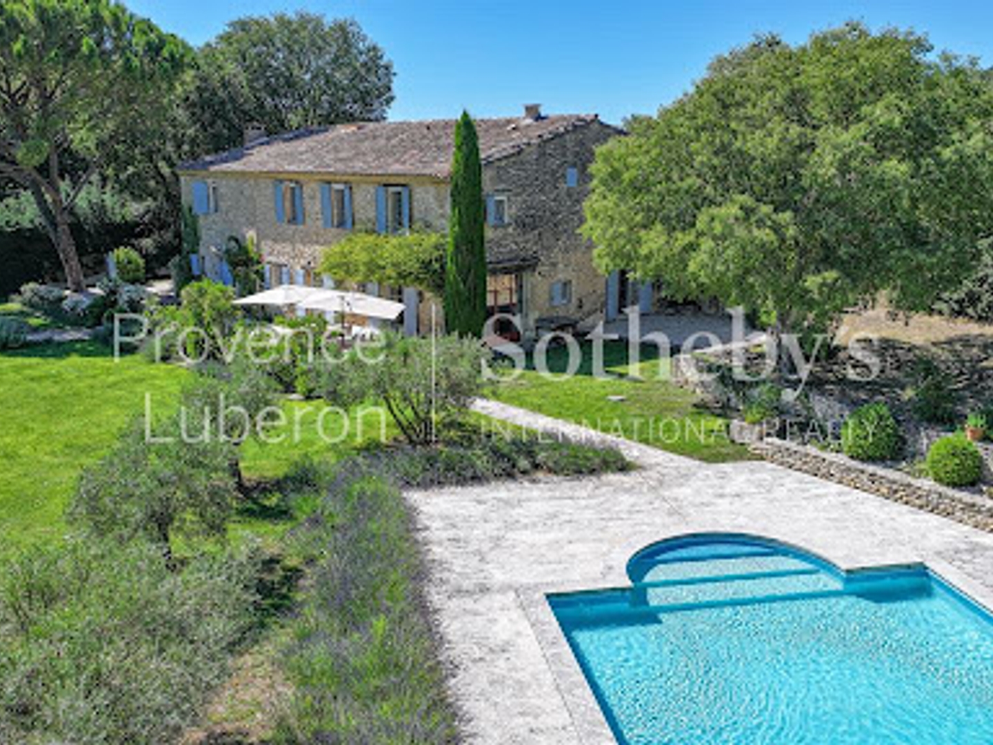 Maison 10 pièces 400 m²