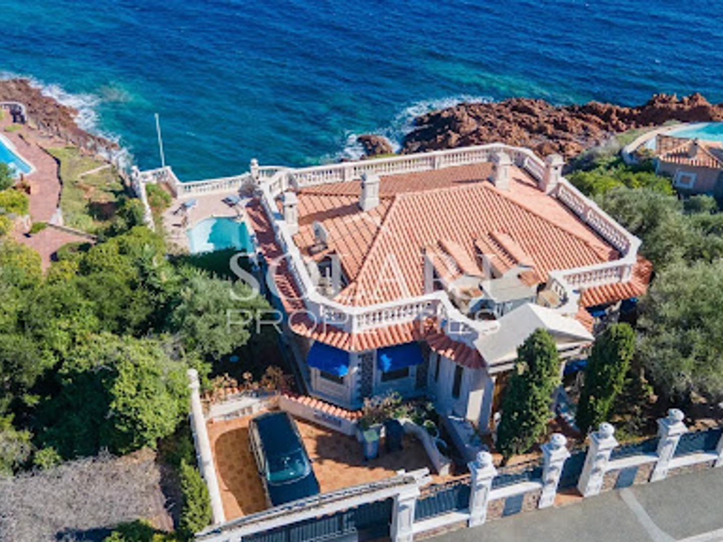 Maison à vendre - 6 pièces - 262m2 - Saint-Raphaël (83530)