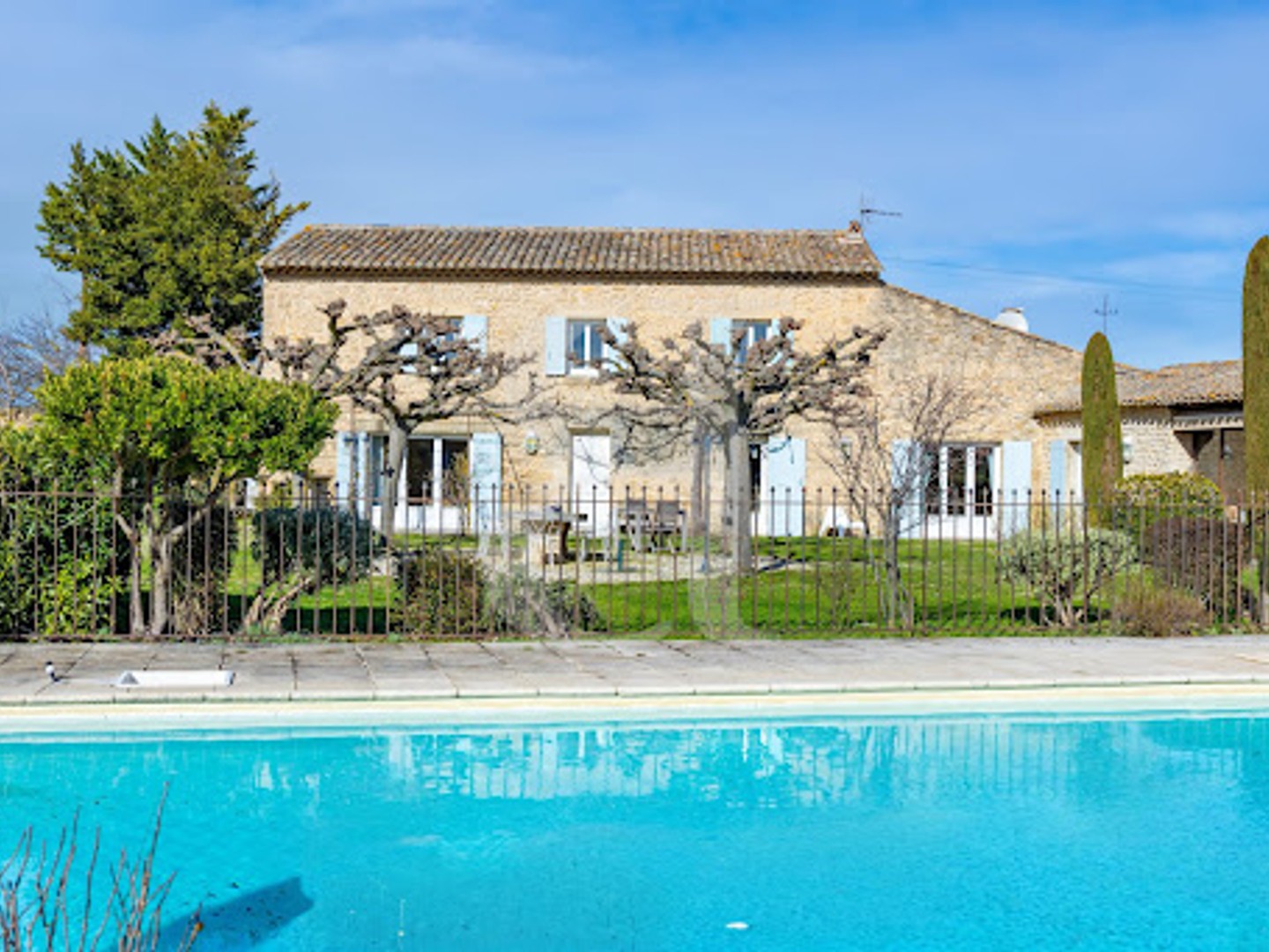 Maison à vendre - 6 pièces - 230m2 - L'isle-Sur-La-Sorgue (84800)