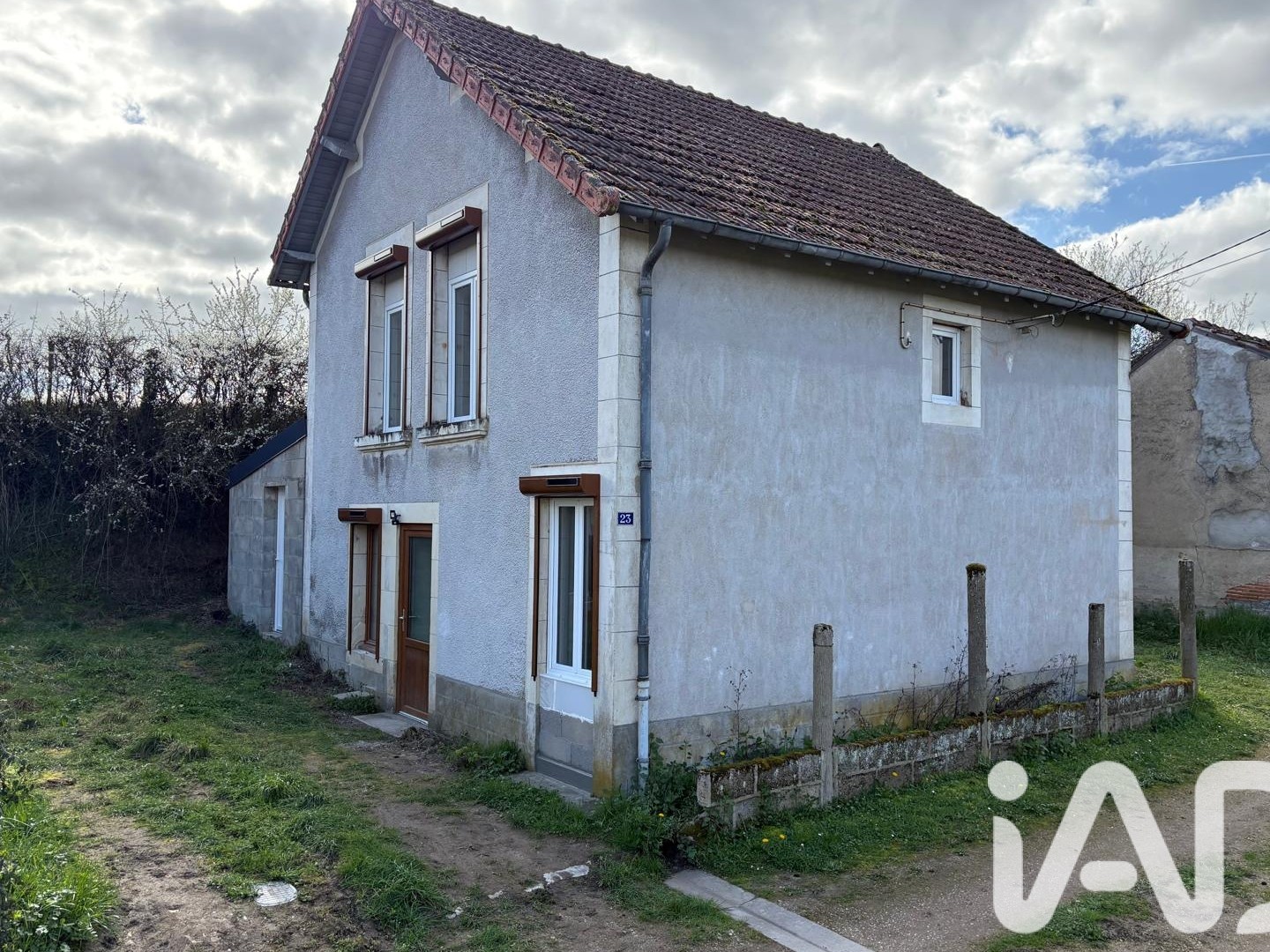 Maison à vendre - 4 pièces - 73m2 - Jouet-Sur-L'aubois (18320)