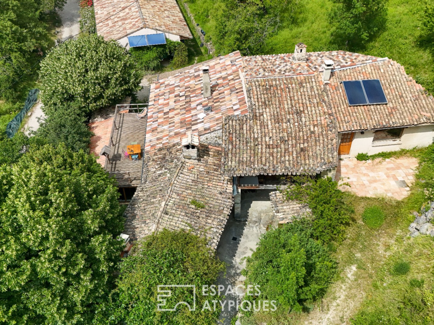 Propriété rare et pleine de charme au coeur de la Drôme provençale