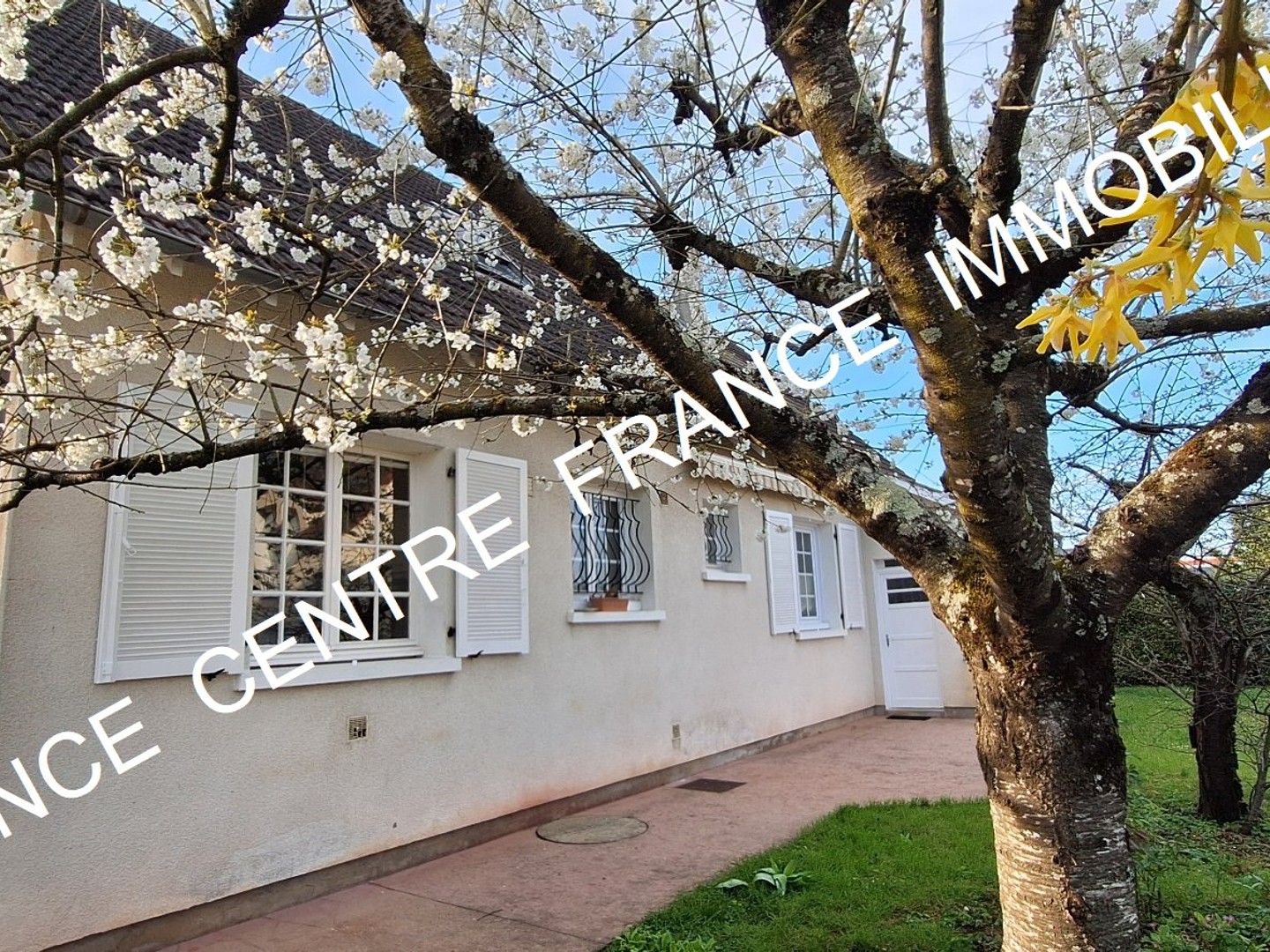 Maison à vendre - 5 pièces - 160m2 - Bourges (18000)