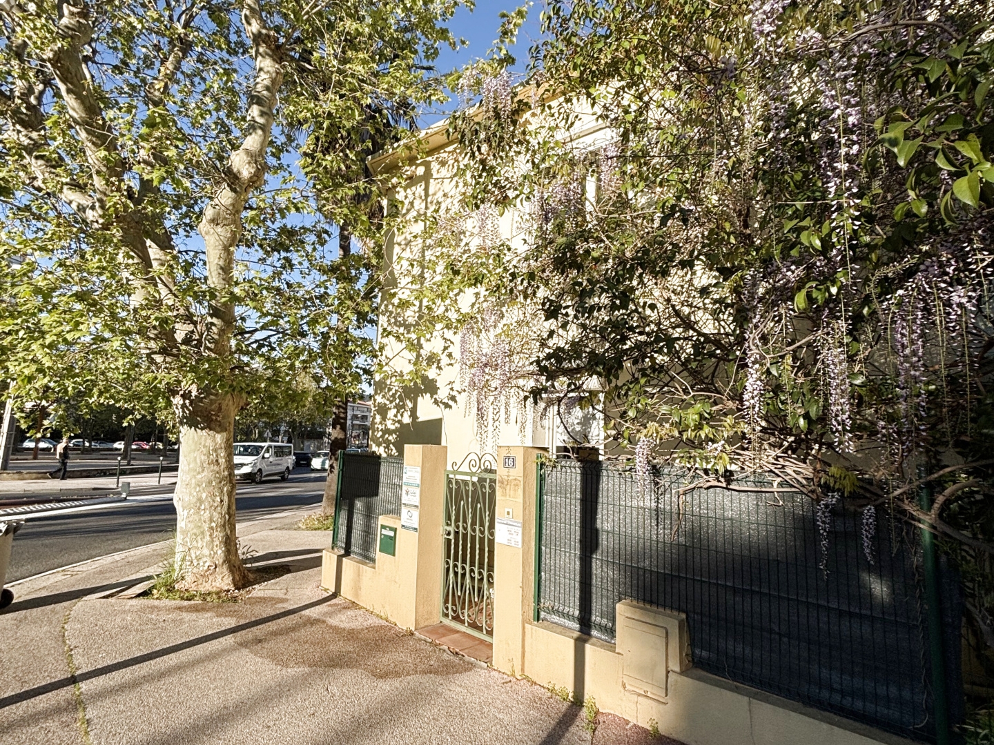 Maison à vendre - 206m2 - Hyères (83400)