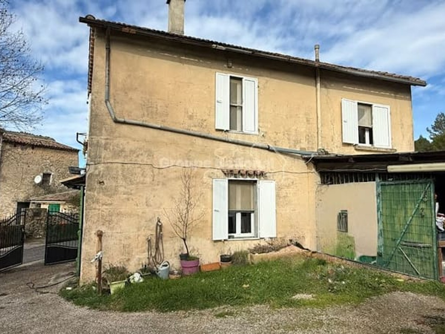 Immeuble à vendre - 4 pièces - 125m2 - Châteauvert (83670)