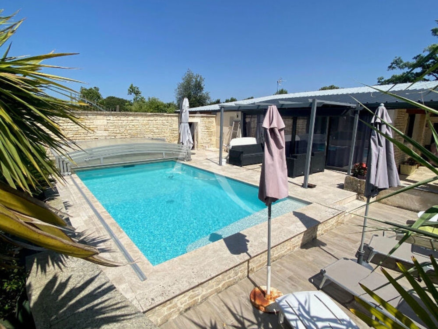 Immeuble à vendre - 7 pièces - 220m2 - Montroy (17220)