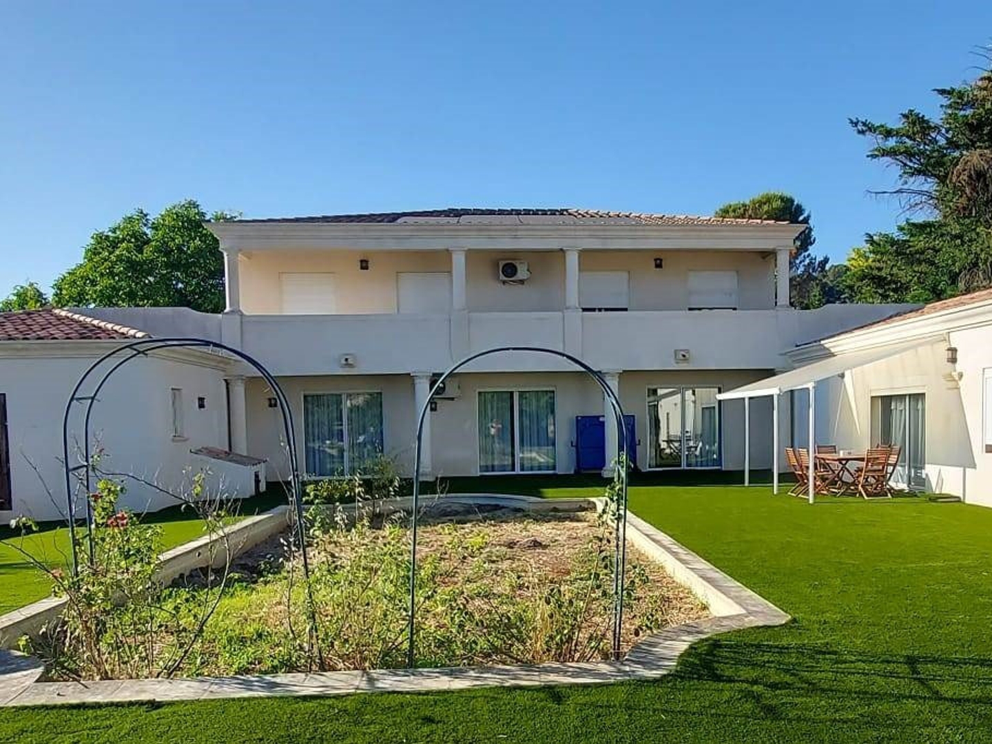 Magnifique maison 334,78m2+Studio+T2+Soous-sol entièrement a
