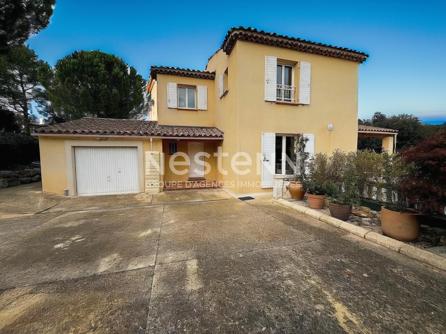 Maison La Duranne 6 pièce(s), 4 chambres, 1 bureau, plein sud, garage, piscine, 1124m² de terrain