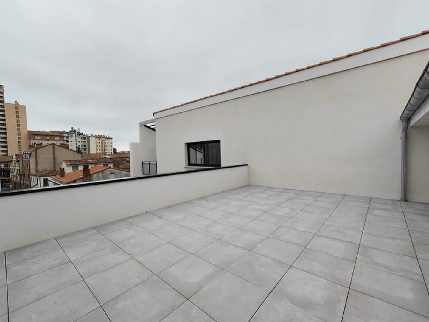 Plein coeur Saint-Cyprien, T4 neuf traversant 115m2, 2 terrasses, standing + 2 pkgs en sous-sol - TOULOUSE