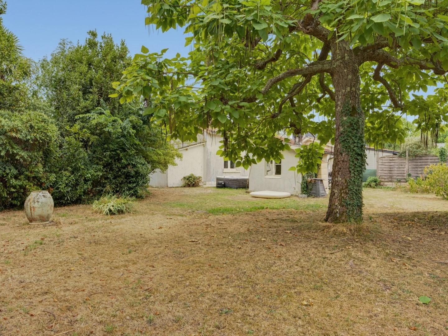 Maison double de plain pied avec terrain piscinable