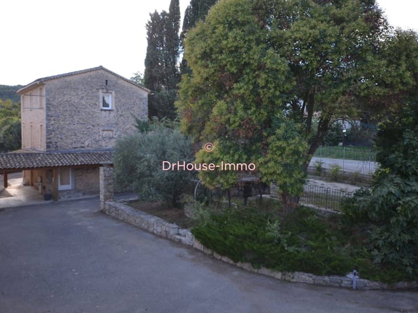 Magasin à vendre - 1665m2 - Draguignan (83300)