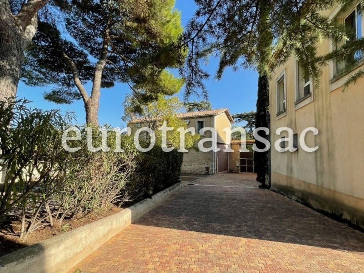 Immeuble à vendre - 880m2 - Nézignan-L'évêque (34120)