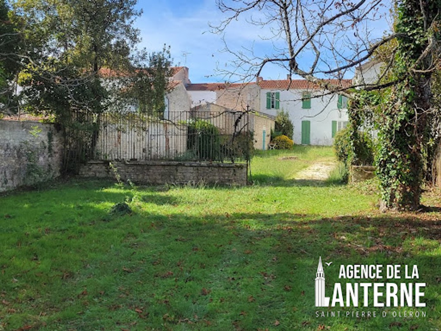 Maison à vendre - 12 pièces - 368m2 - Saint-Pierre-D'ol... (17310)