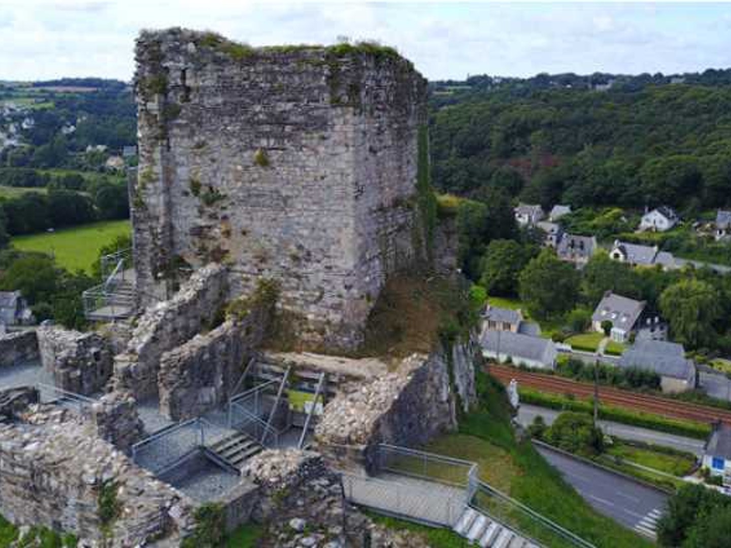 Magasin à vendre - 400m2 - La Roche-Maurice (29800)