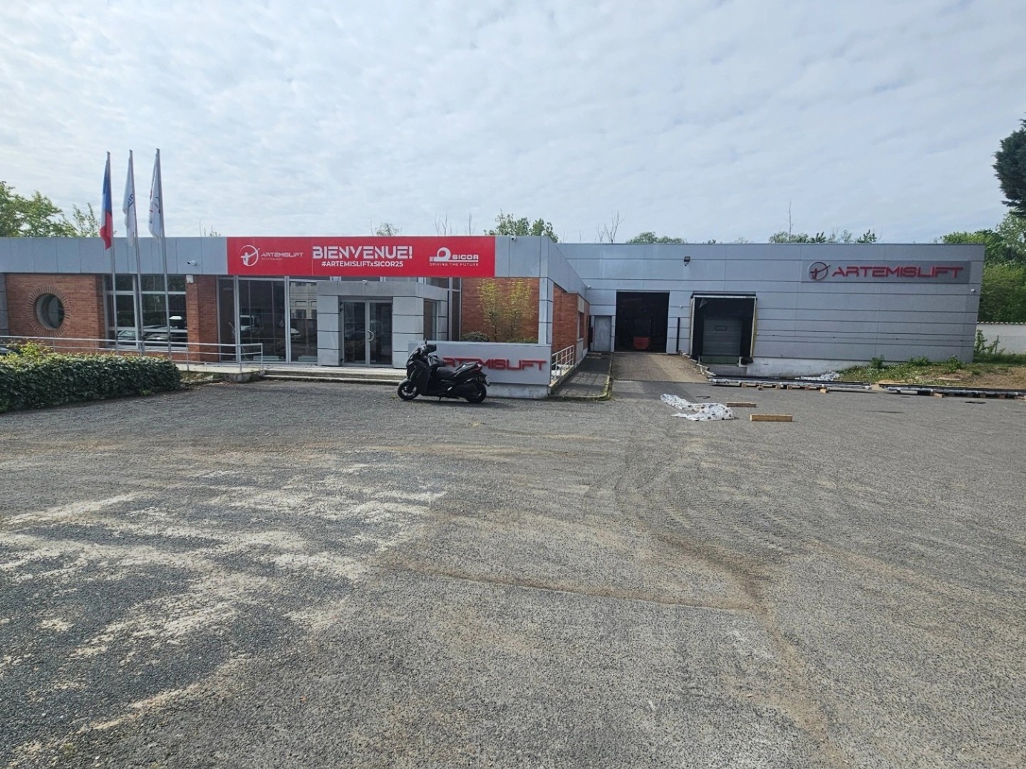 Magasin à vendre - 2100m2 - Lisses (91090)