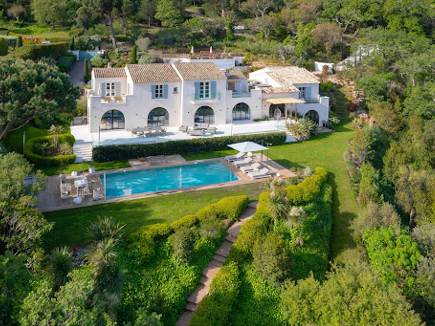 Villa 10 pièces 480 m²