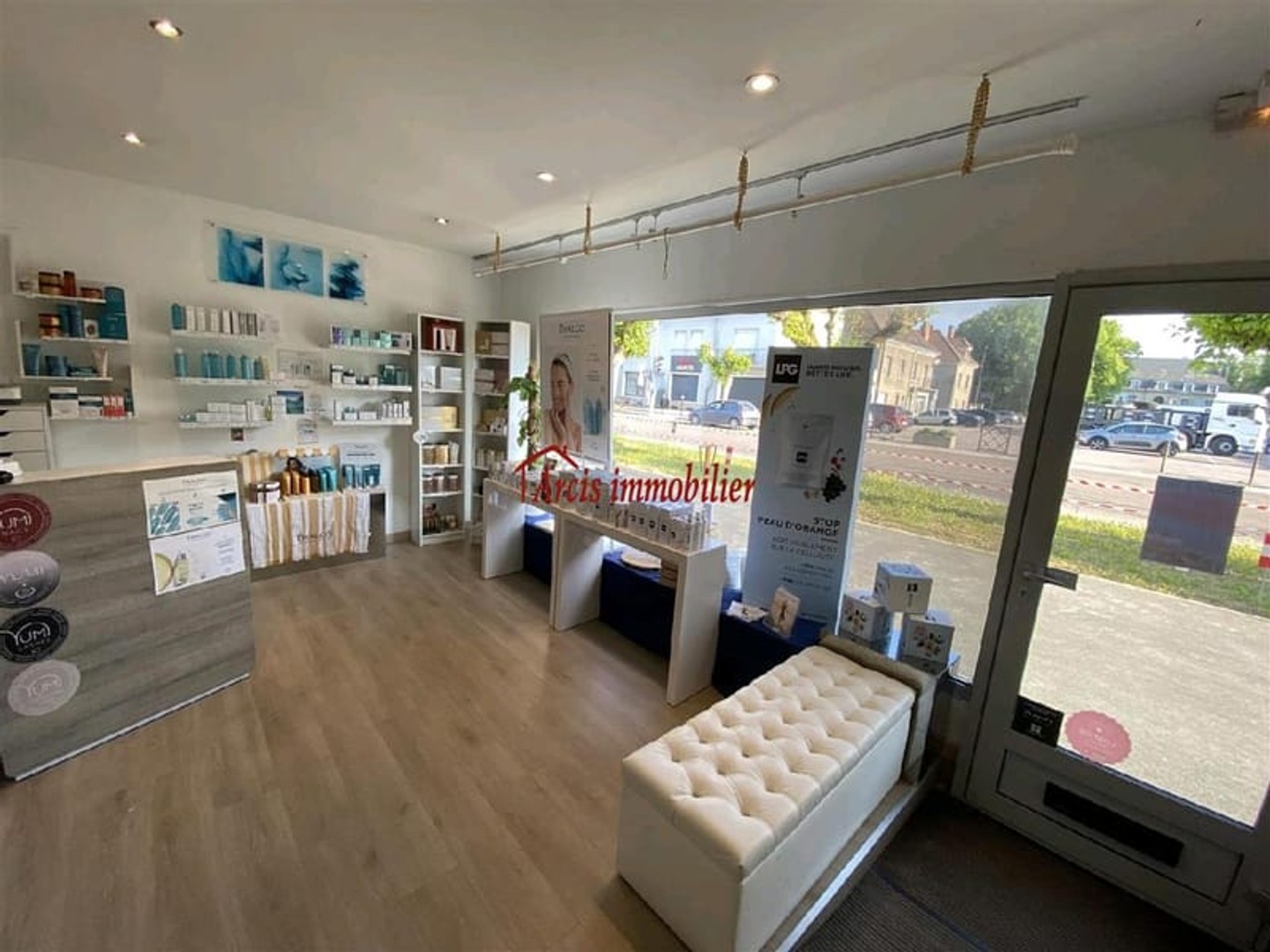 Magasin à vendre - 4 pièces - 55m2 - Arcis-Sur-Aube (10700)