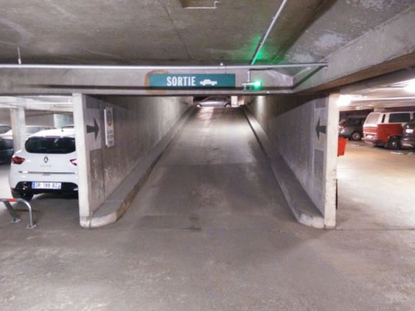 Parking / garage / box à vendre - 12m2 - Courbevoie (92400)