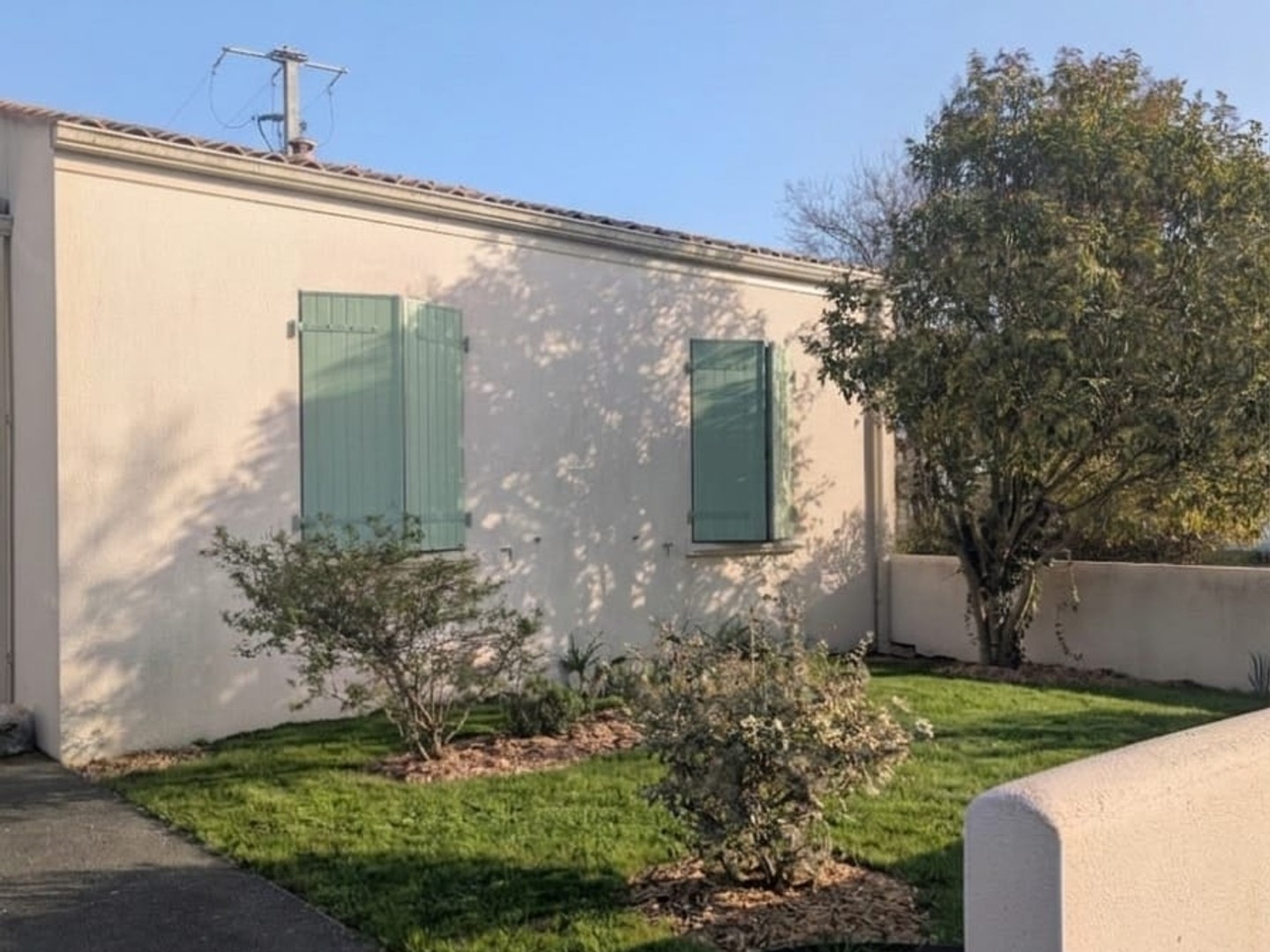 Magasin à vendre - 4 pièces - 82m2 - Saint-Jean-De-Liv... (17170)