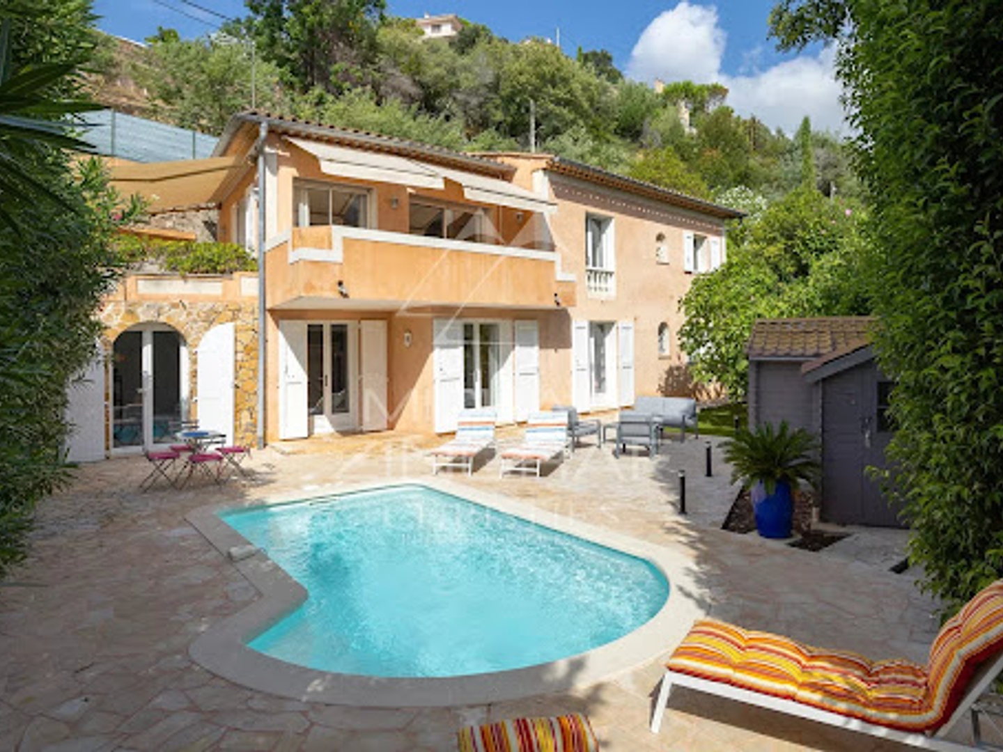 Villa 4 pièces 145 m²