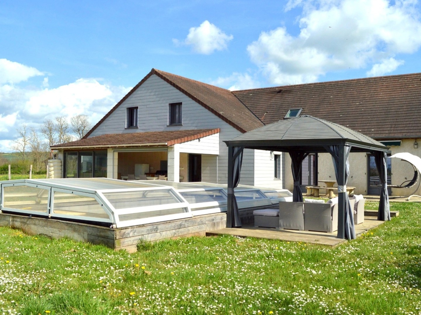 Maison à vendre - 11 pièces - 282m2 - Genouilly (71460)