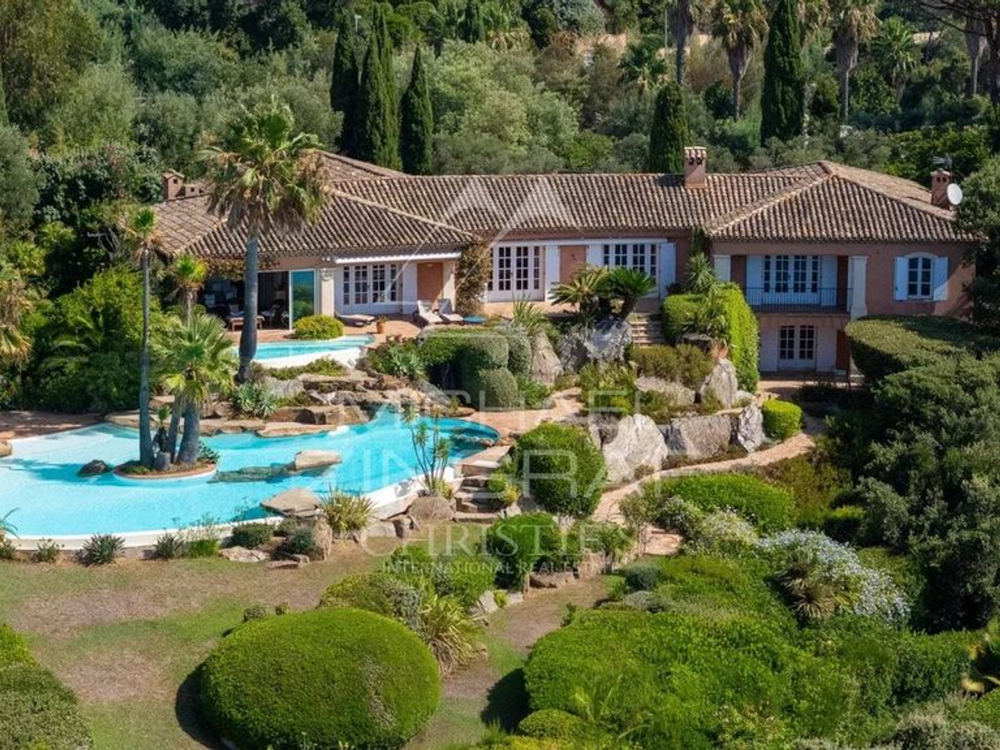 Villa 6 pièces 253 m²