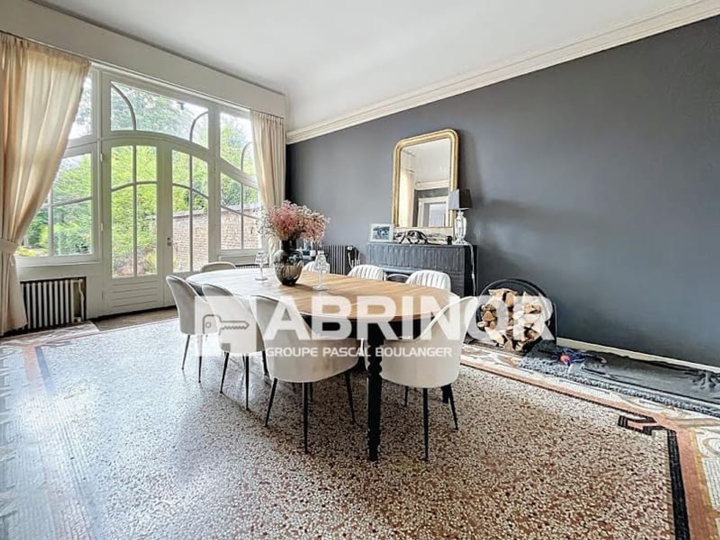 Maison 8 pièces 311 m²