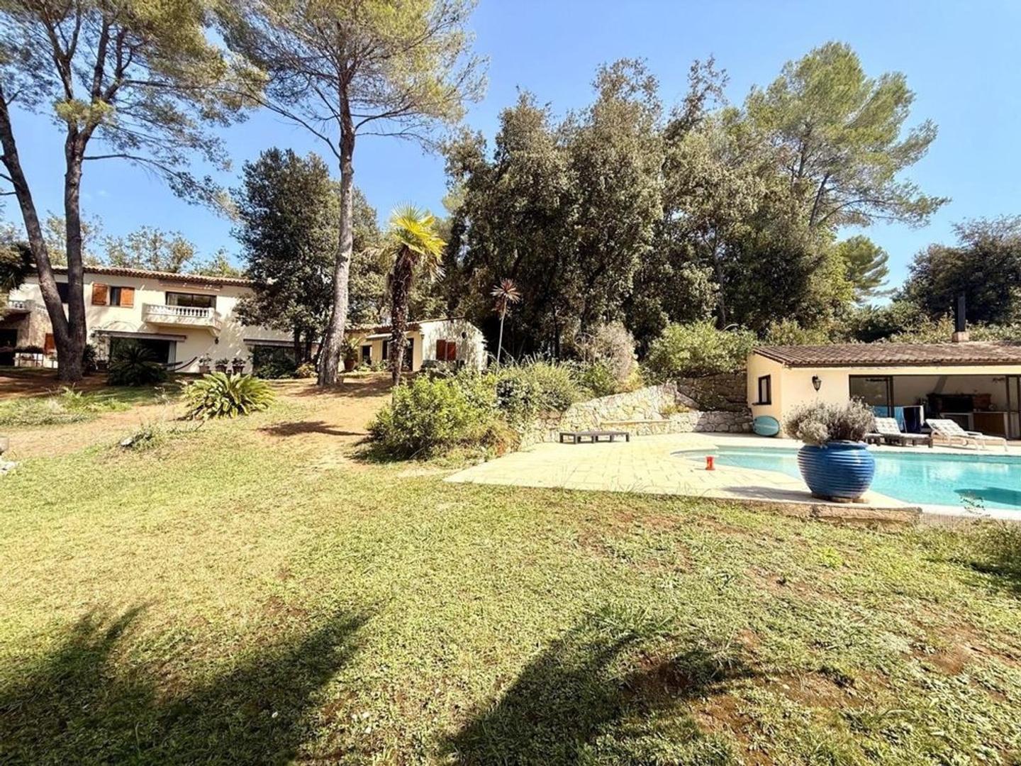 Maison à vendre - 7 pièces - 404m2 - La Colle-Sur-Loup (06480)