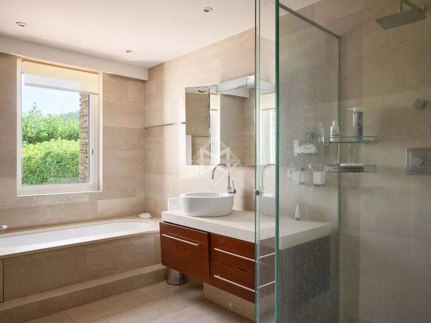 Maison à vendre - 14 pièces - 376m2 - Gassin (83580)
