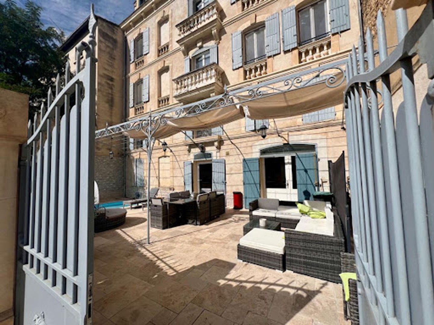 Local commercial 21 pièces 400 m²