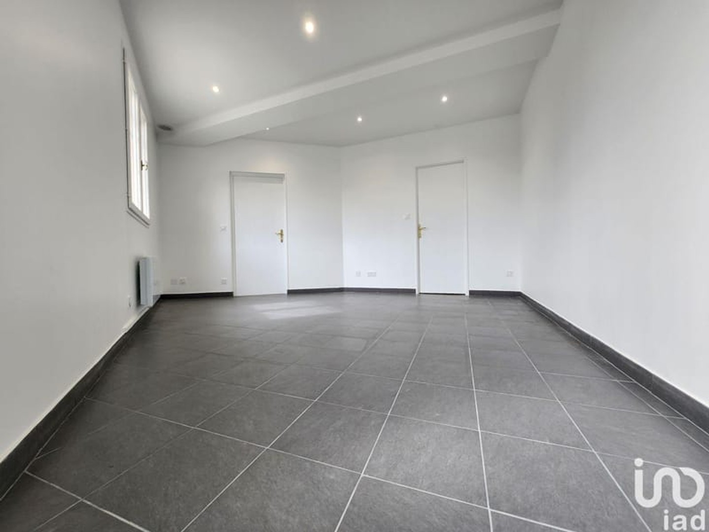 Magasin à vendre - 85m2 - Conflans-Sainte-H... (78700)
