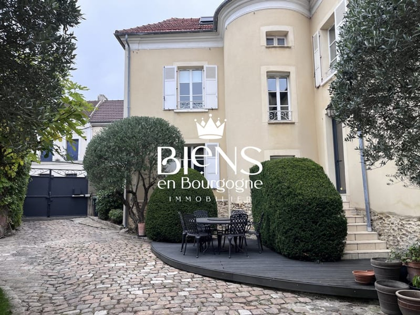 Maison 10 pièces 153 m²