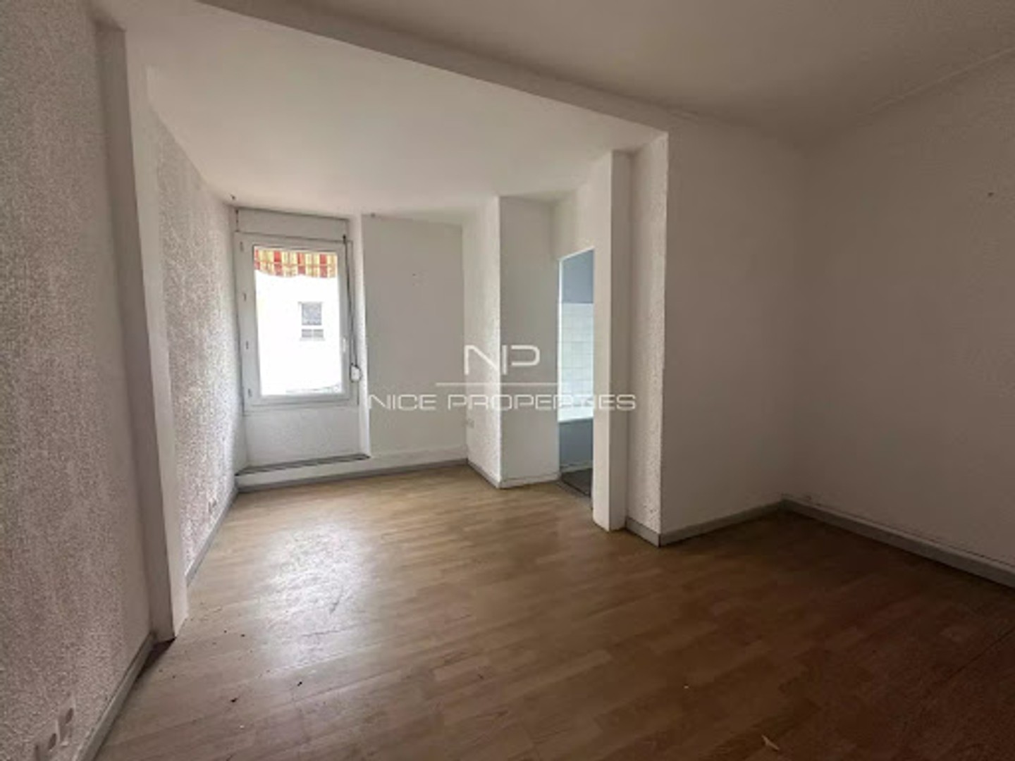 Immeuble à vendre - 12 pièces - 337m2 - Saint-Laurent-Du-Var (06700)