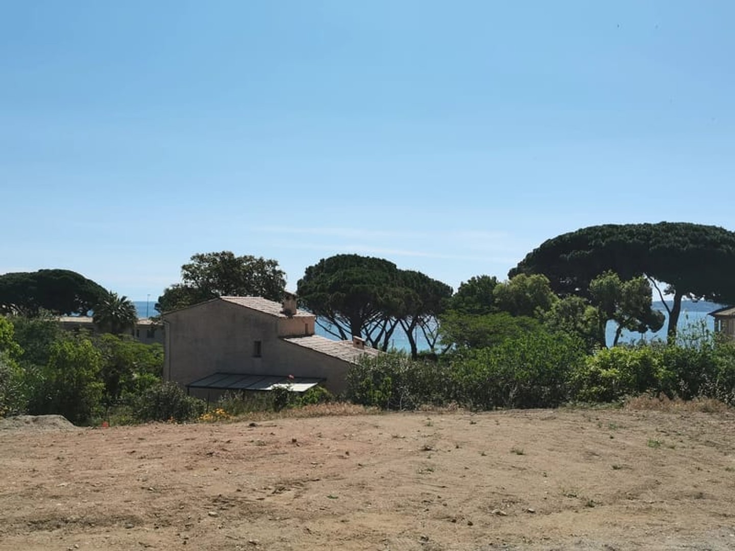 Sainte-Maxime - Terrain constructible vue mer à pied de la plage et proche centre ville