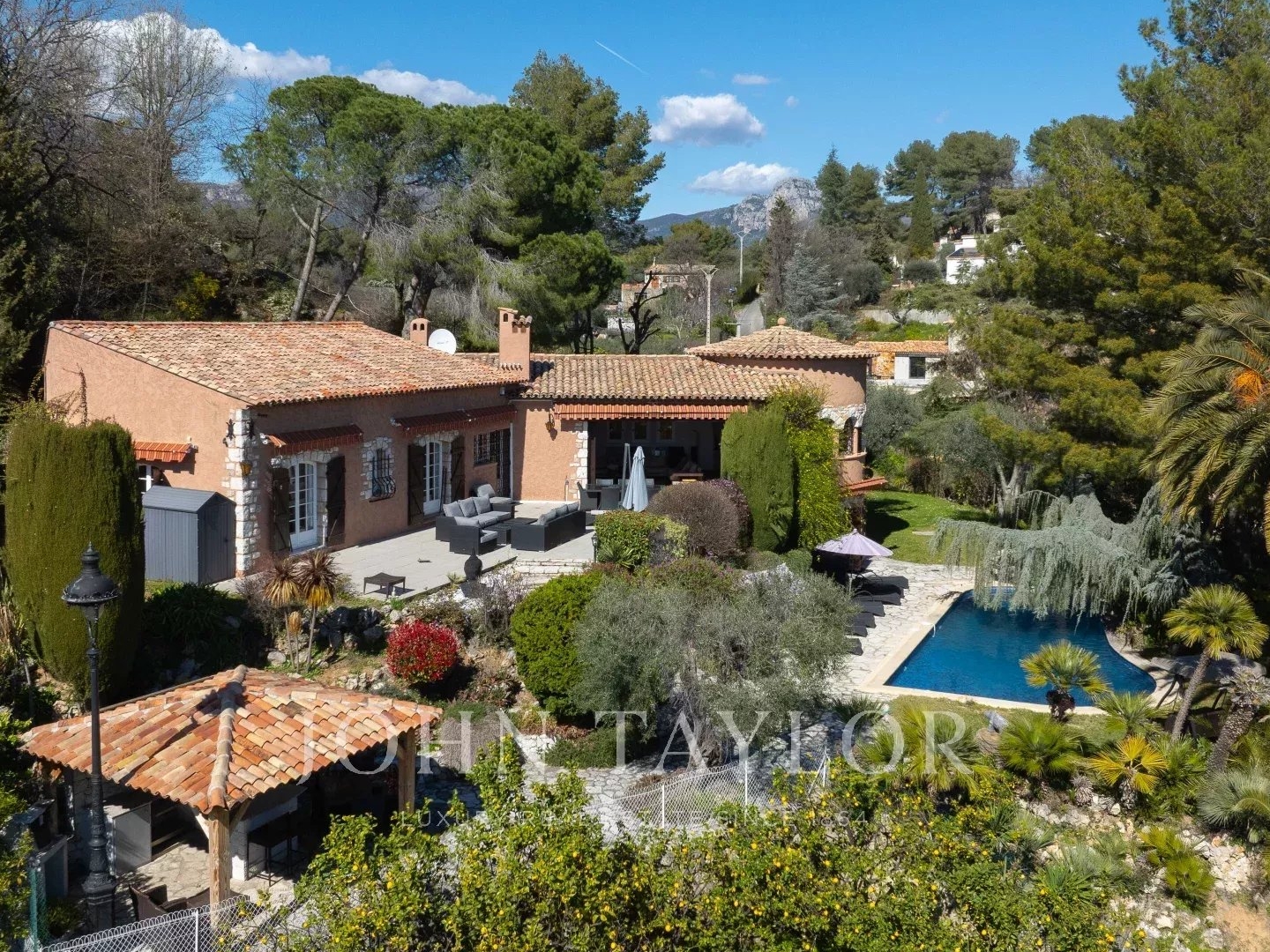 Maison à vendre - 7 pièces - 281m2 - Cagnes-Sur-Mer (06800)