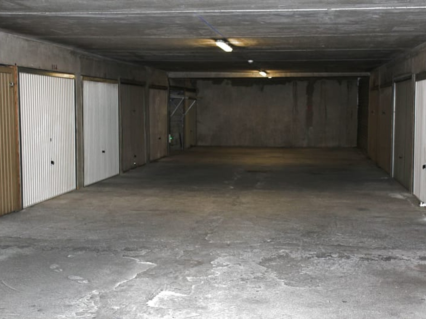 Parking / garage / box à vendre - 15m2 - Marseille 12e (13012)