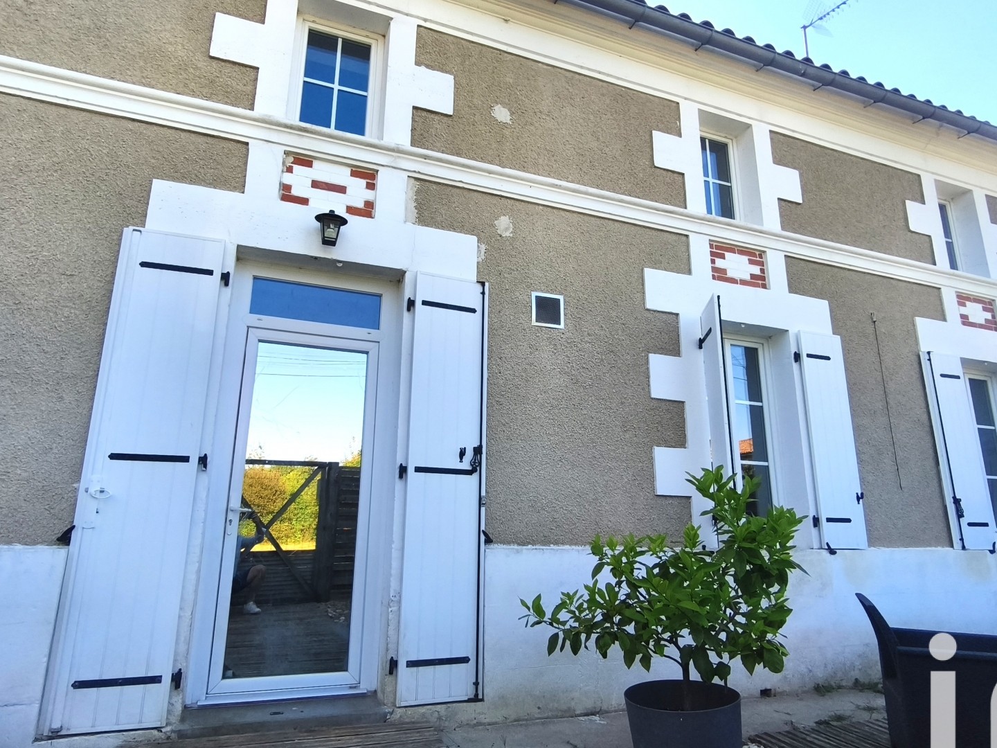 Maison à vendre - 5 pièces - 145m2 - Montlieu-La-Garde (17210)