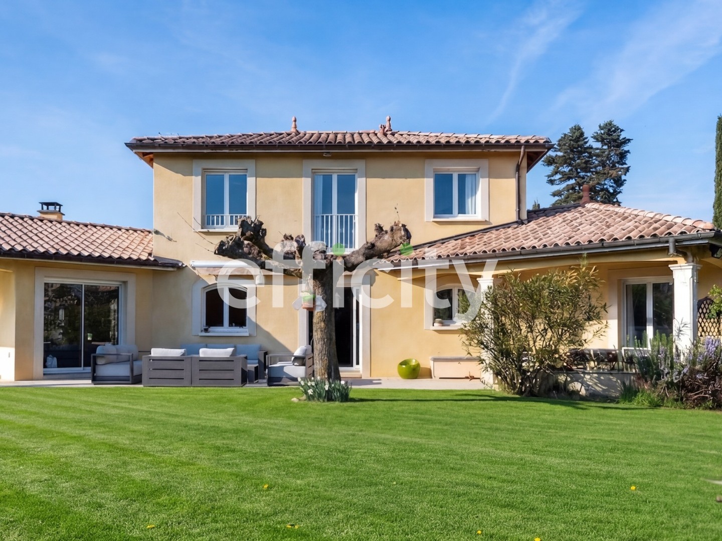 Maison 9 pièces 290 m²