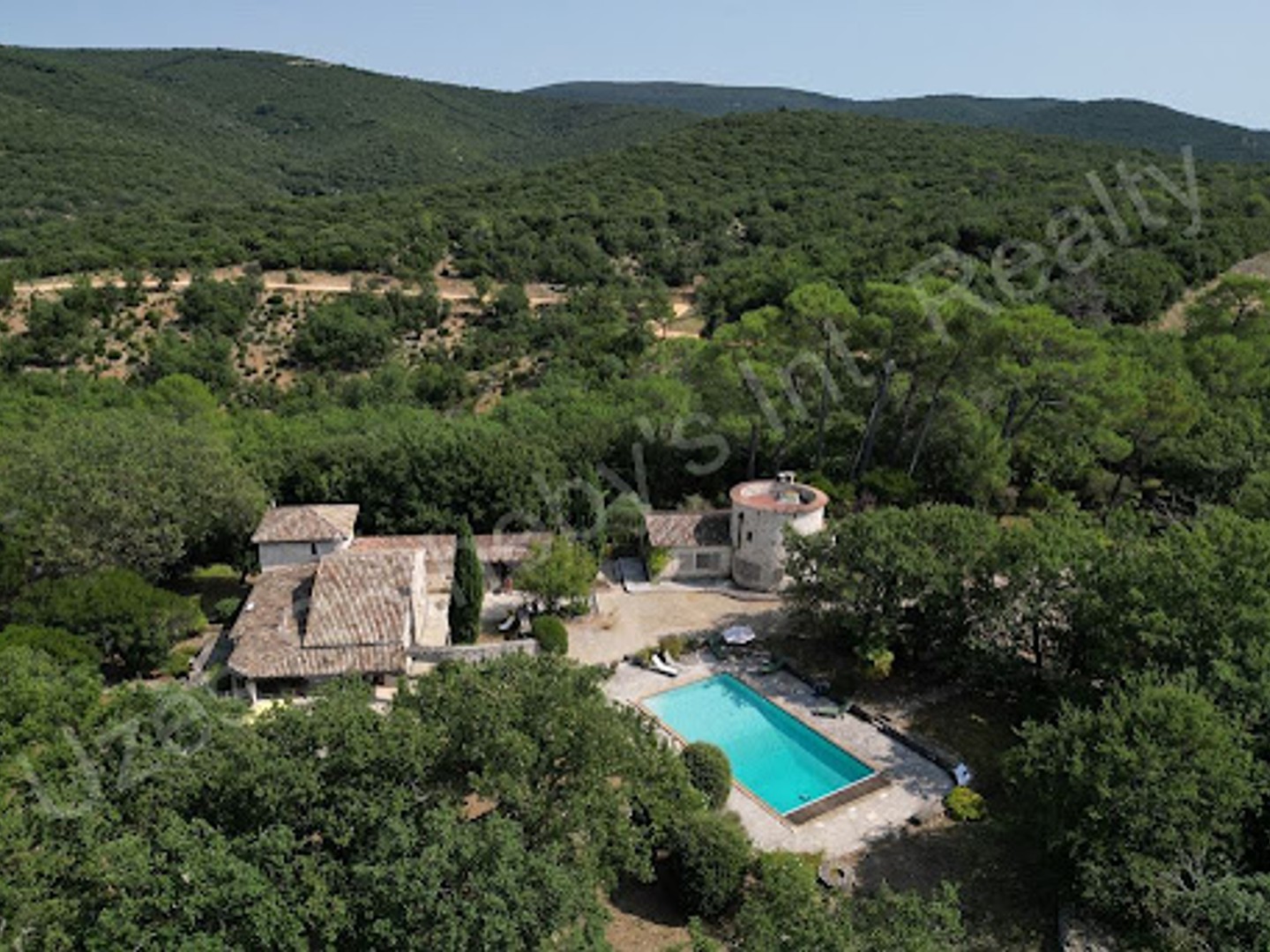Maison 9 pièces 323 m²