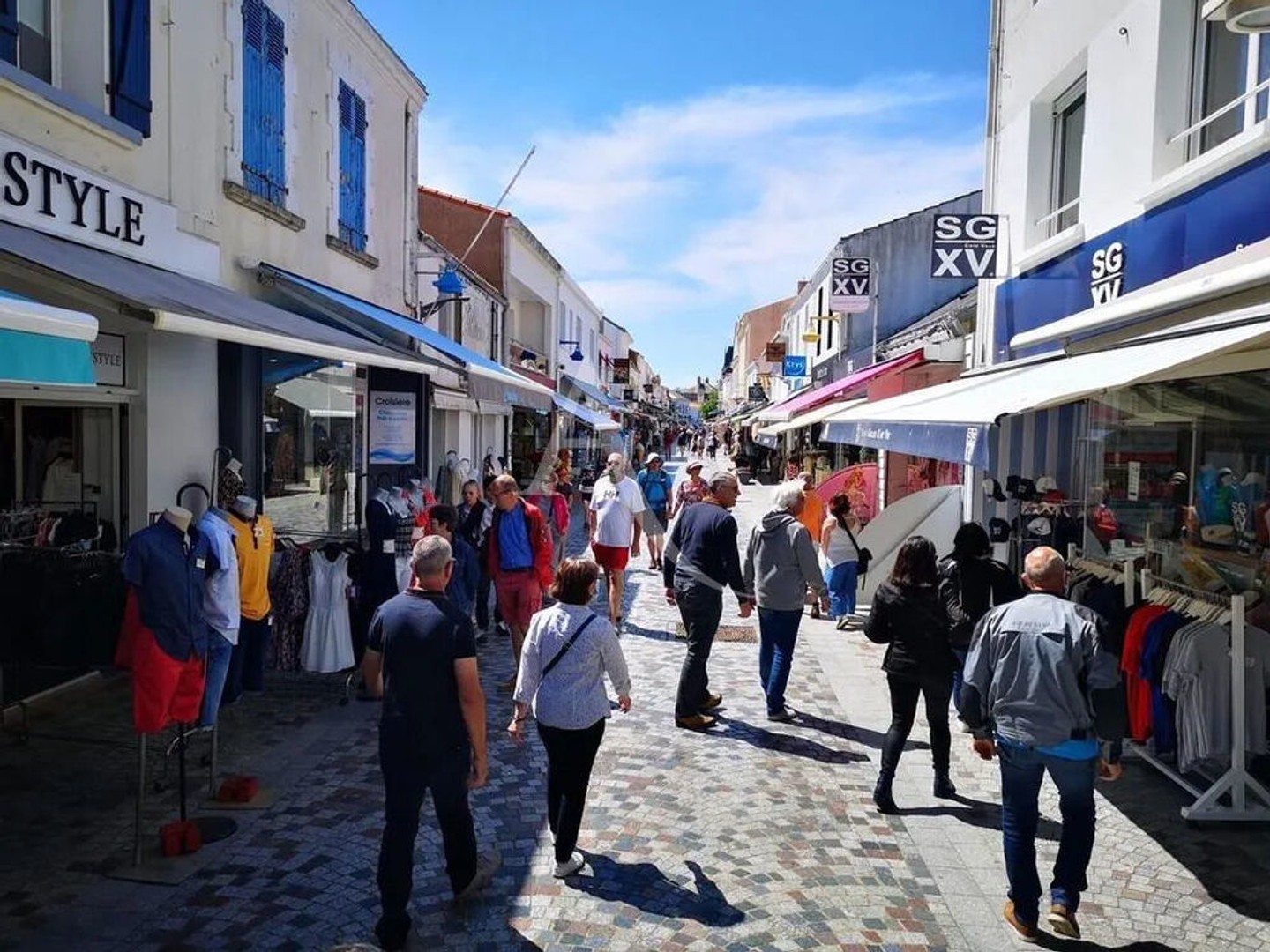 Magasin à vendre - Saint-Gilles-Croi... (85800)
