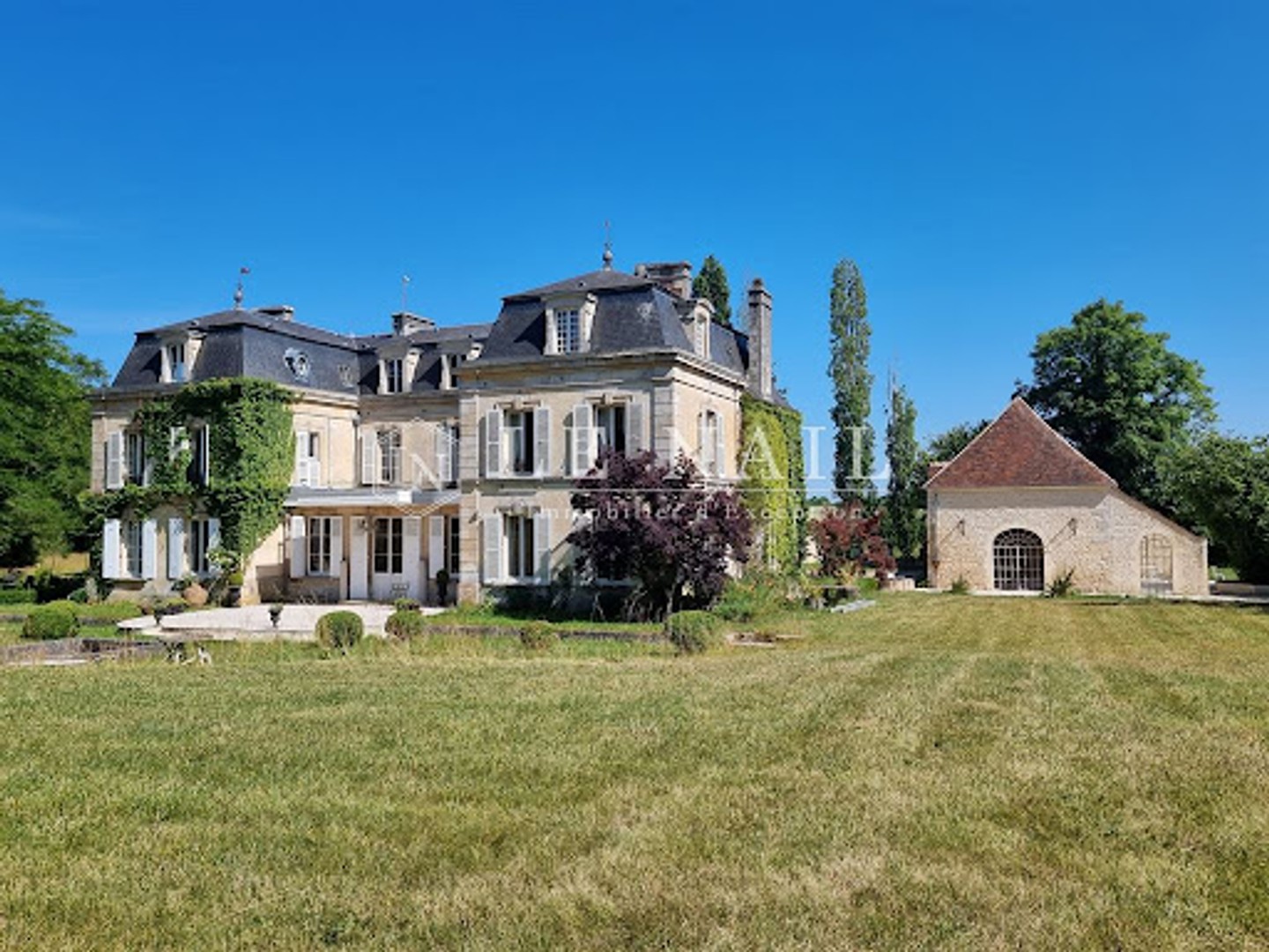 Maison 18 pièces 600 m²