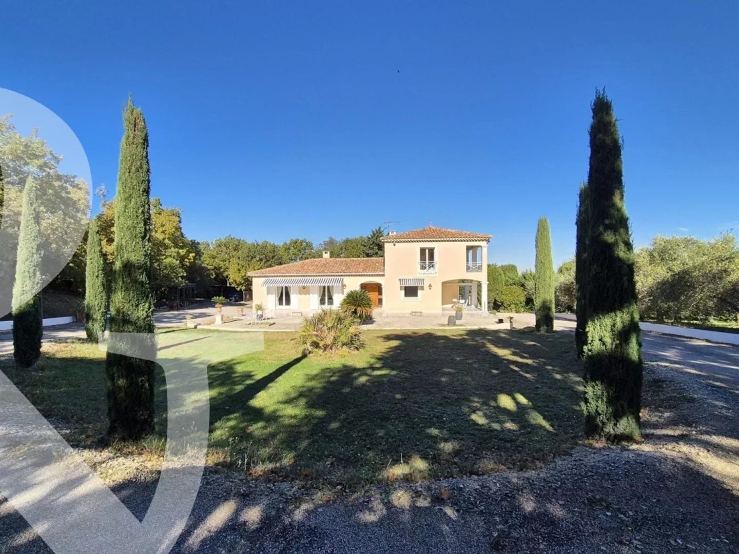 Maison 6 pièces 355 m²